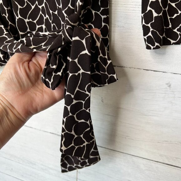 Chicos Blouse Womens Size 1/M Giraffe Print Faux Wrap Long Sleeve Contemporary - Picture 5 of 15